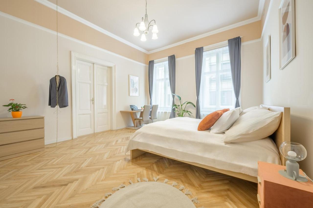 Best Seasons Andrassy Budapest Exterior photo