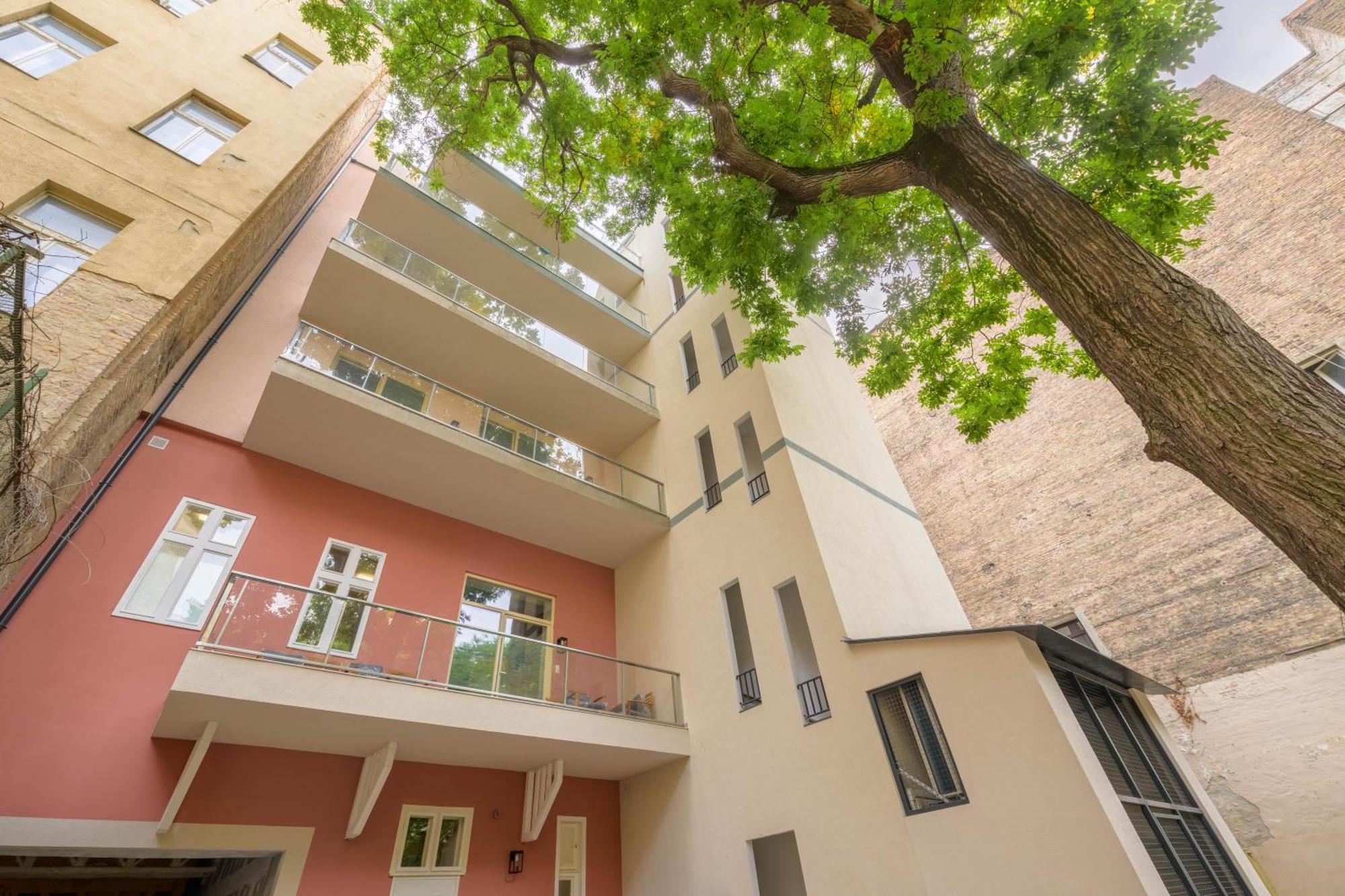 Best Seasons Andrassy Budapest Exterior photo