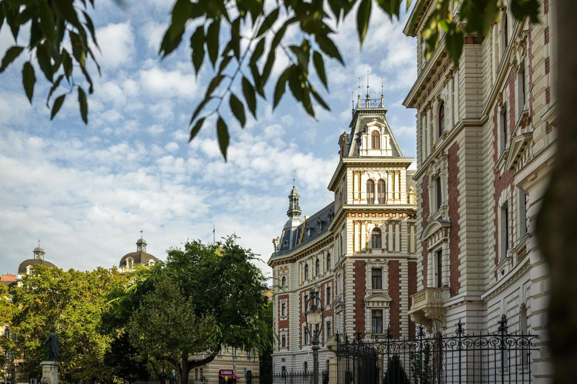 Best Seasons Andrassy Budapest Exterior photo