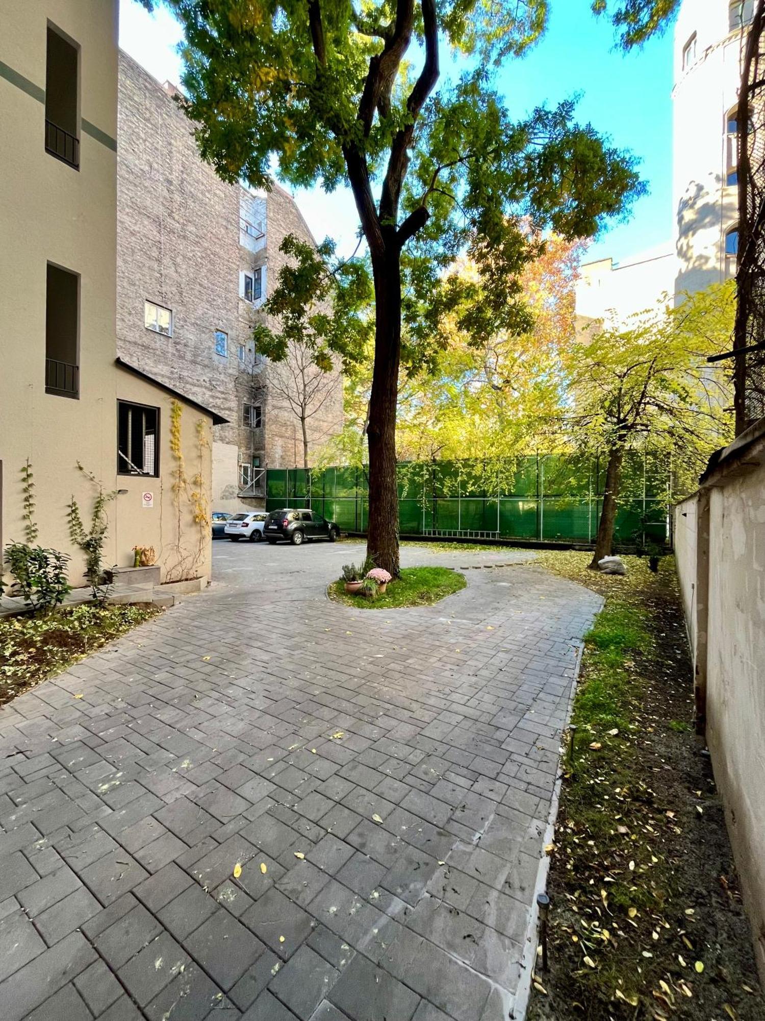 Best Seasons Andrassy Budapest Exterior photo